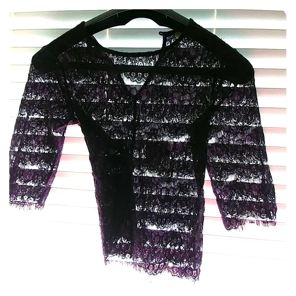 Quarter sleeve sheer lace blouse